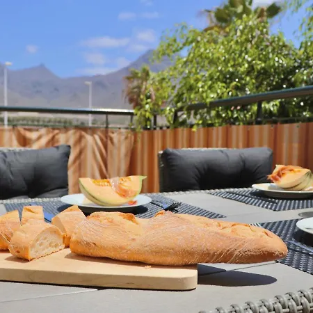 Duque Beachside Elegance Адехе