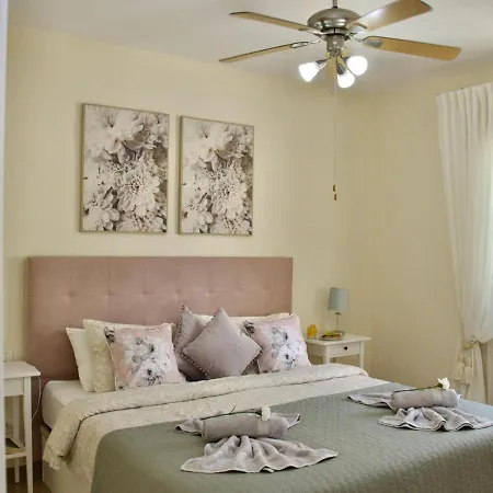 Duque Beachside Elegance Lejlighed