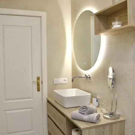 Duque Beachside Elegance Apartmán *