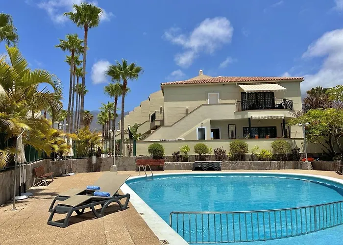 Duque Beachside Elegance * 아데제