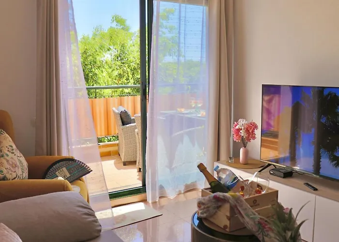 Duque Beachside Elegance * 아데제